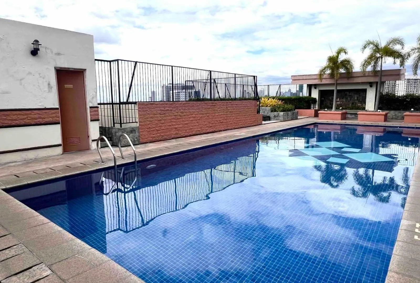 Bgc Mckinley Center Prime Accommodations Taguig