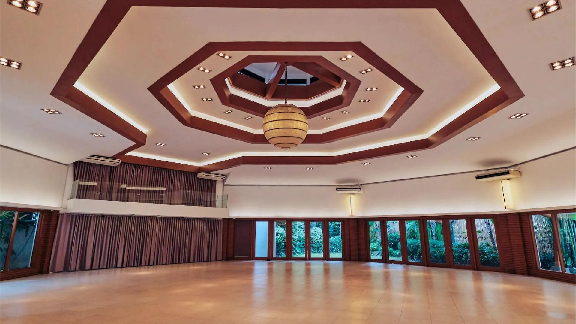 Szálloda Bgc Mckinley Center Prime Accommodations Manila